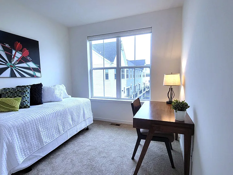 Enclave Crystal Lake Townhomes and Apartments — Photo 11
