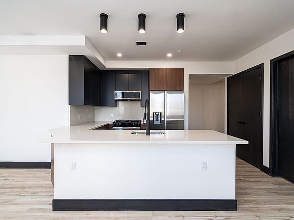 4th image of 251 14th St #201