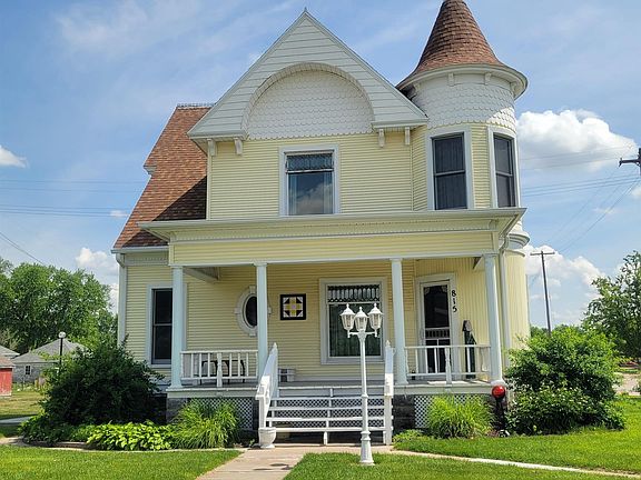 2nd image of 815 2nd St