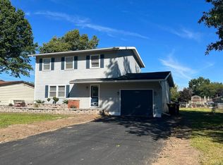 1922 W Laurel St, Freeport, IL 61032