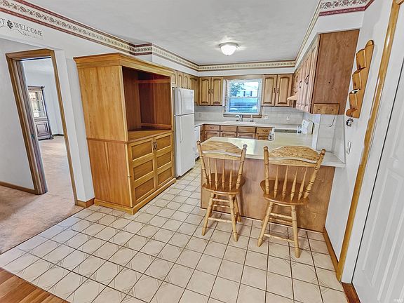 2nd image of 821 Susanna Ave