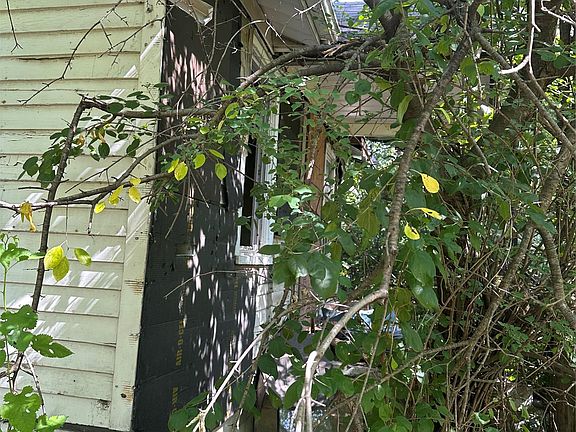 2nd image of 3149 Whittier Ave