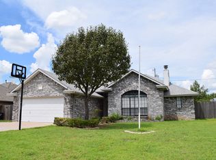 2513 Highland Dr, Moore, OK 73160