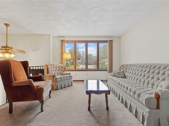5th image of 129 Woodside Ave