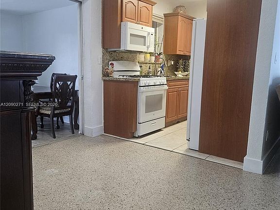 4th image of 5318 W 4th Ln