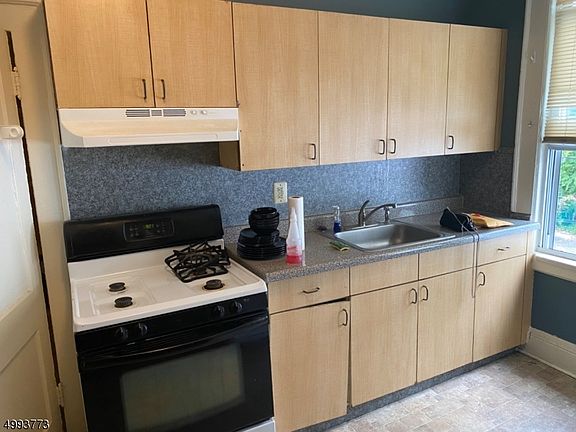 4th image of 739 Springdale Ave #2R