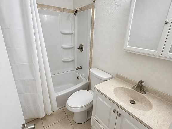 4th image of 5025 SW 92nd Ave