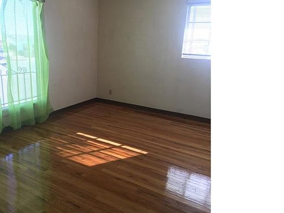 2nd image of 3001 Dyer St