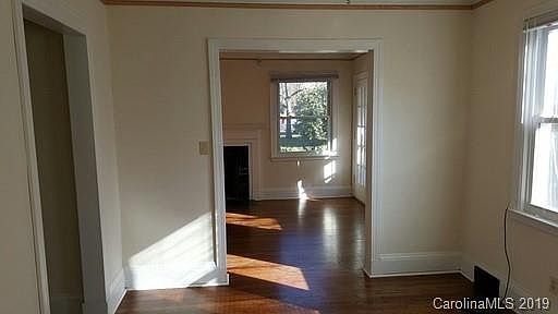 2nd image of 2005 Russell Ave