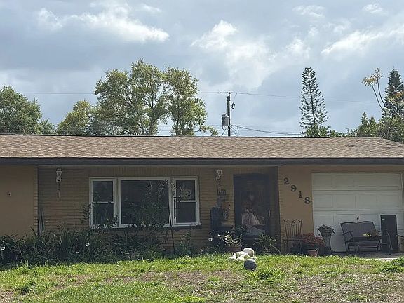 3rd image of 2918 Huntington Dr
