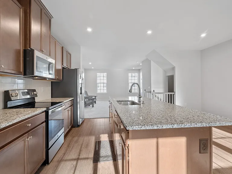 859 Romeria Dr — Photo 11
