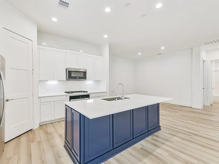 218 Springfield Terrace Ct — Photo 13
