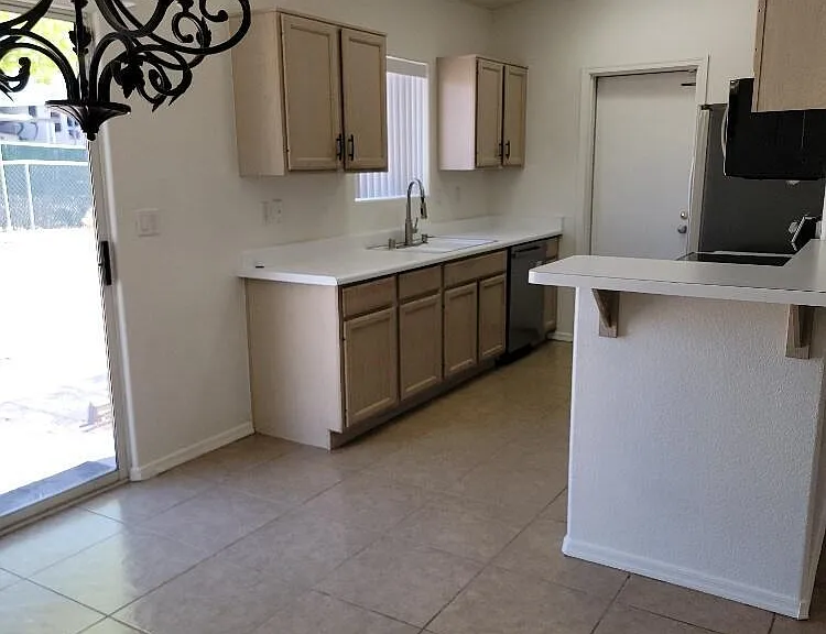 830 Falcon Dr — Photo 5