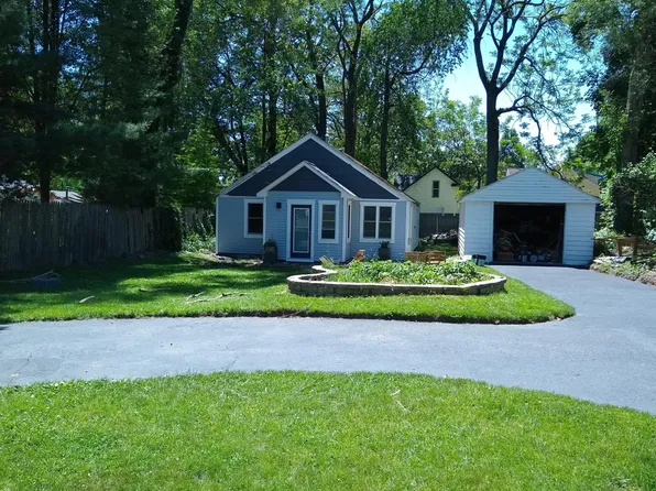 906 Harding St NW, Grand Rapids, MI 49544