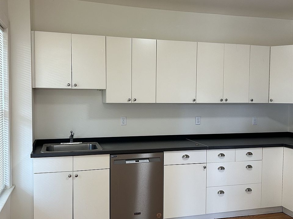 1st image of 223 Albion St #1
