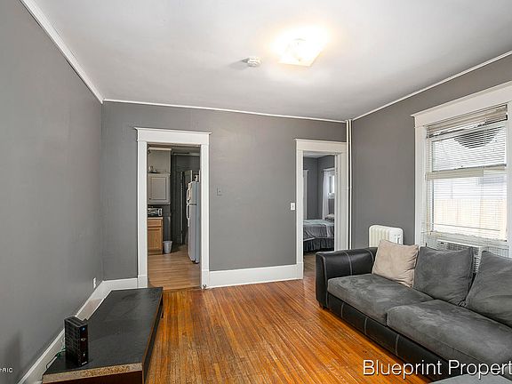 4th image of 200 Auburn Ave SE