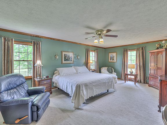 41st image of 117 Brights Ln