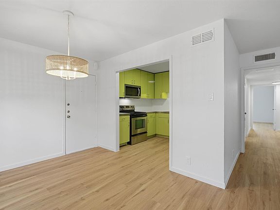 5th image of 300 Crockett St APT 119