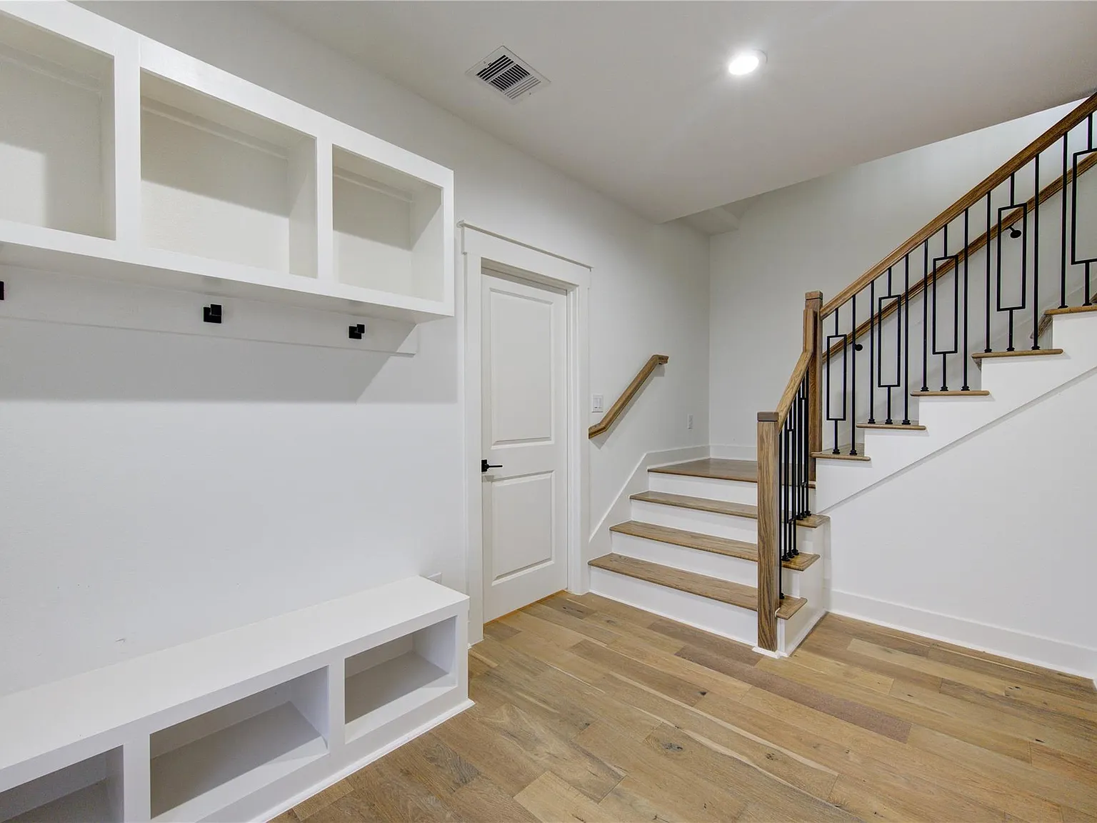 3 bed, 3.5 bath, 1888 sqft, $2,950 — Photo 3