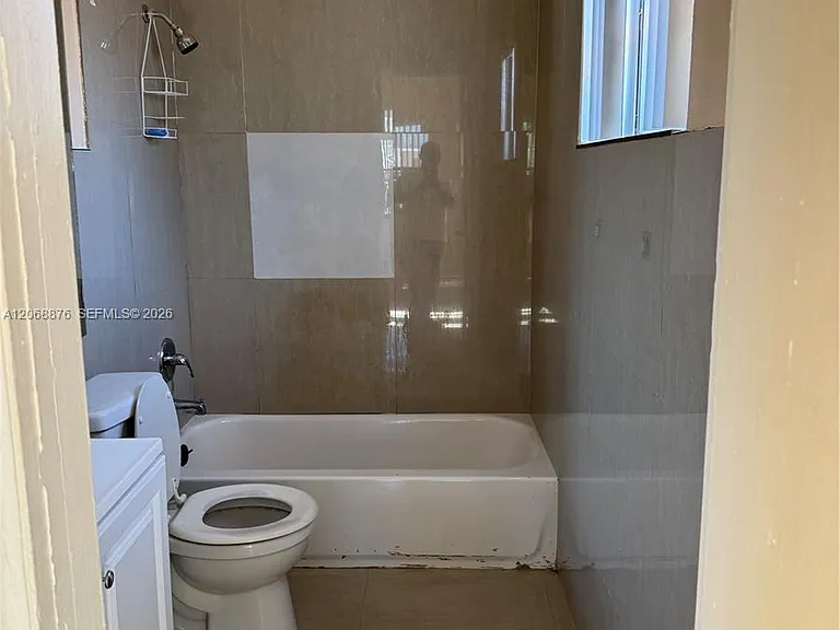 695 NE 151st St #3 — Photo 8