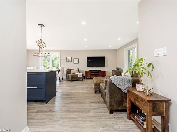5th image of 3083 Limestone Rd