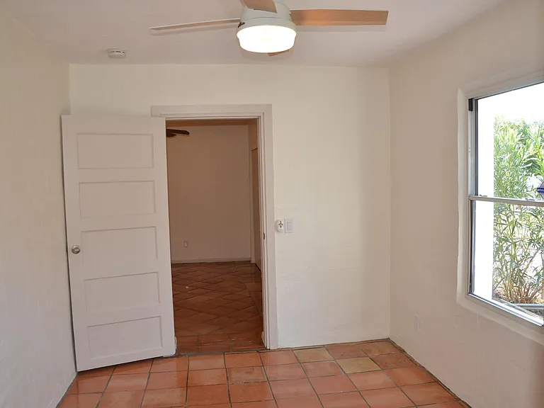 1025 E Indianola Ave — Photo 22