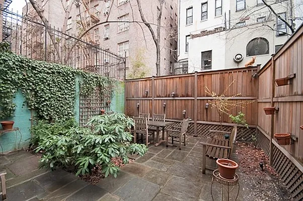 Sold by Leslie J. Garfield | media 6