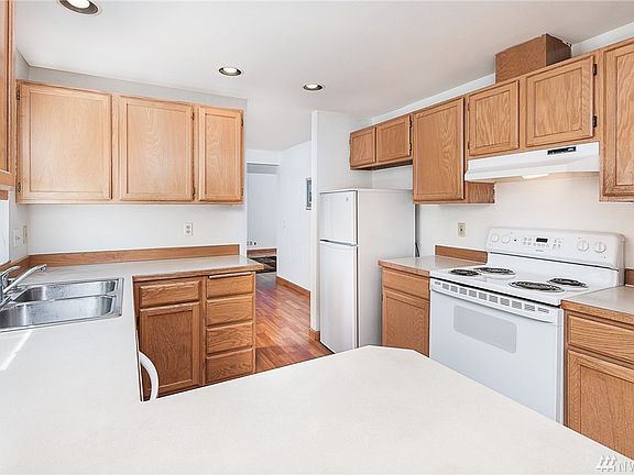 5th image of 1014 152nd Pl SW