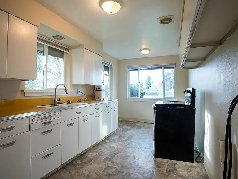 Kitchen and eating nook