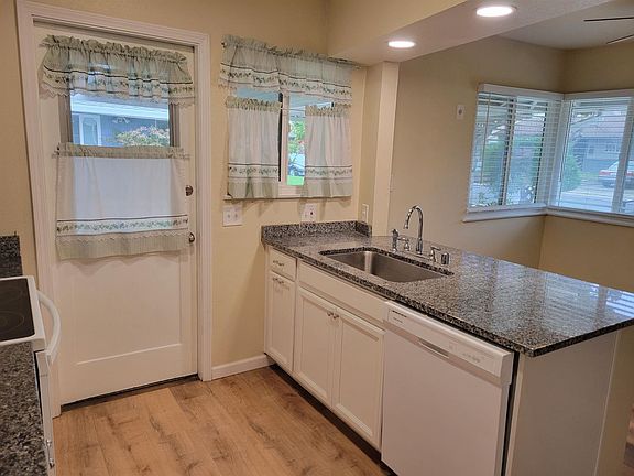 4th image of 3448 Wemberley Dr
