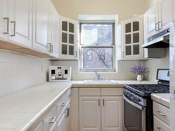 3rd image of 123 Henry St APT 2C