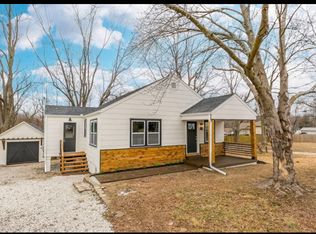 802 SW Walnut St, Blue Springs, MO 64015