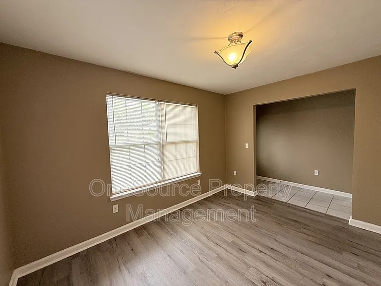 111 N Charles Willis Dr — Photo 3