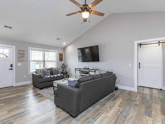 3rd image of 647 Four Winds Dr