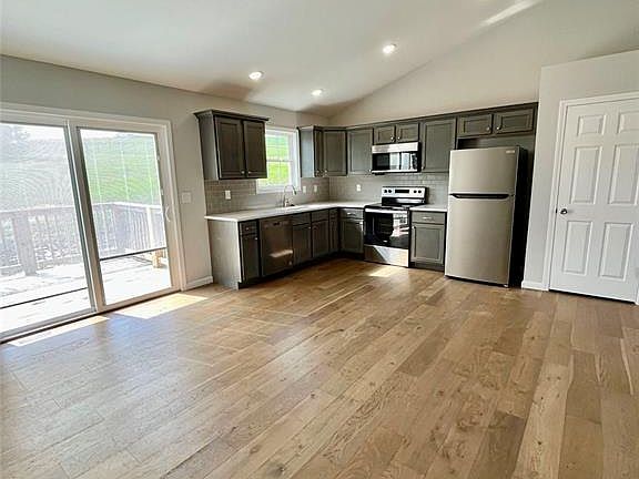 5th image of 1018 Lakeway Dr