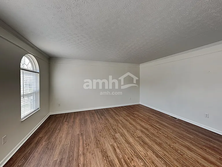 125 Simsbury Ct — Photo 7