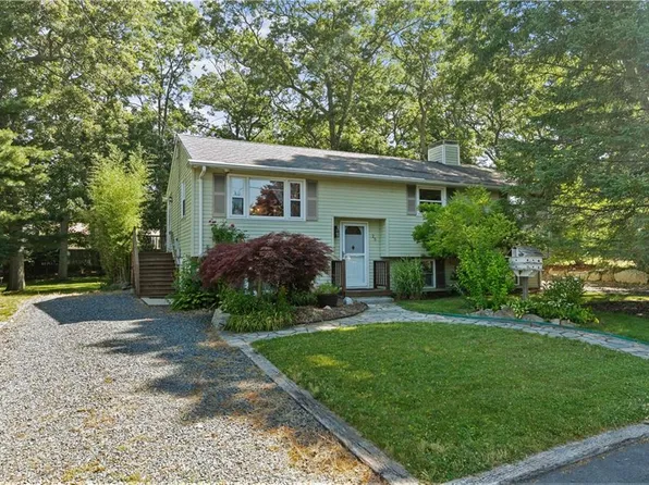 25 Harris Dr, Tiverton, RI 02878