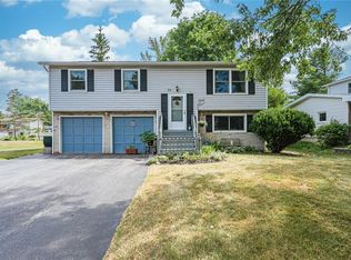 33 Avacado Ln, Rochester, NY 14606