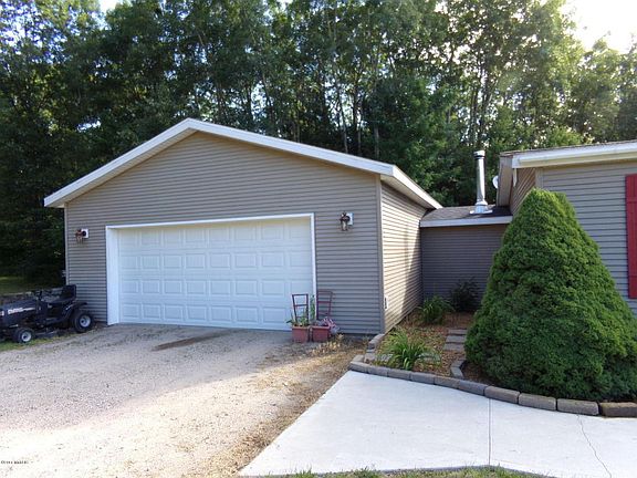 4th image of 15650 Myers Lake Ave