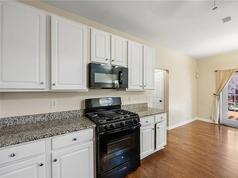 1650 Huntcrest Way SW — Photo 8