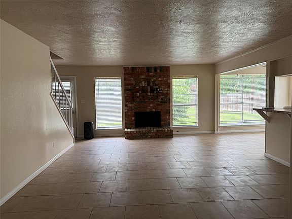 2nd image of 414 Dogwood St