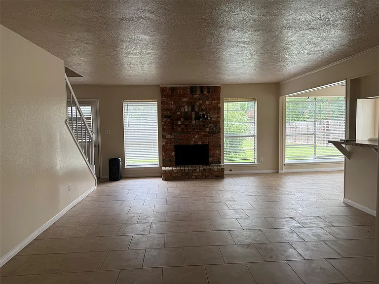 414 Dogwood St — Photo 2