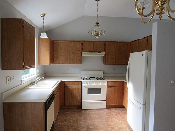 3rd image of 2355 Applewood Ln