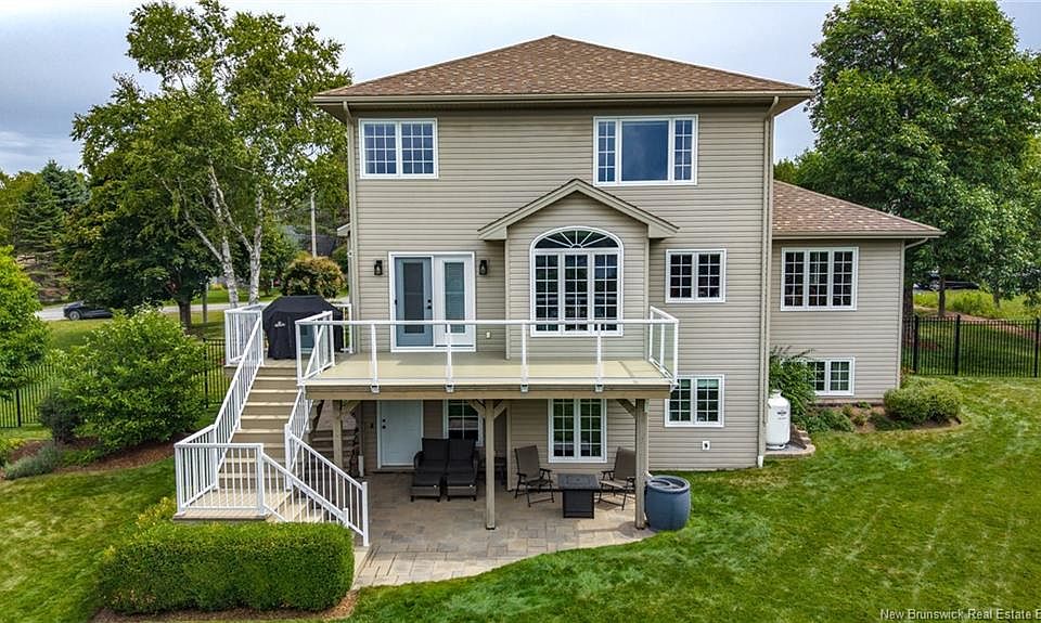 1st image of 8 Aaron Ave