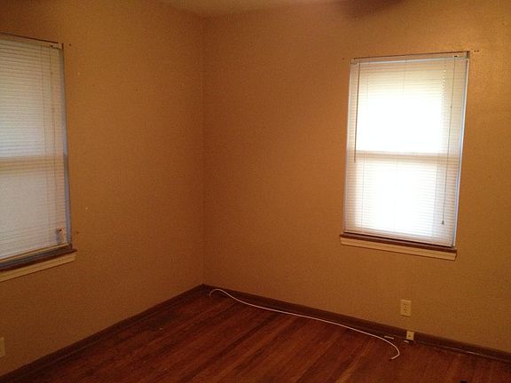 3rd image of 3000 N Ashland Ave