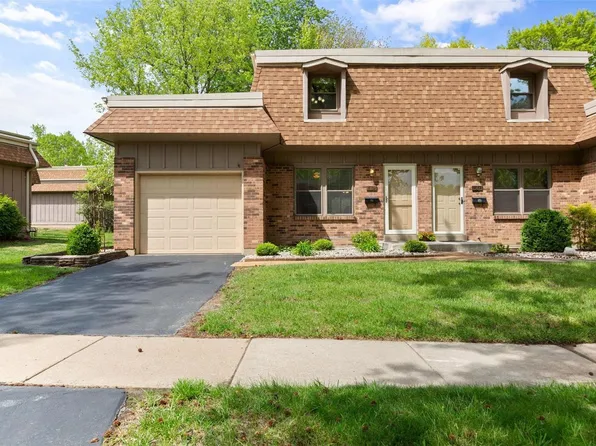 11845 Charlemagne Dr, Maryland Heights, MO 63043