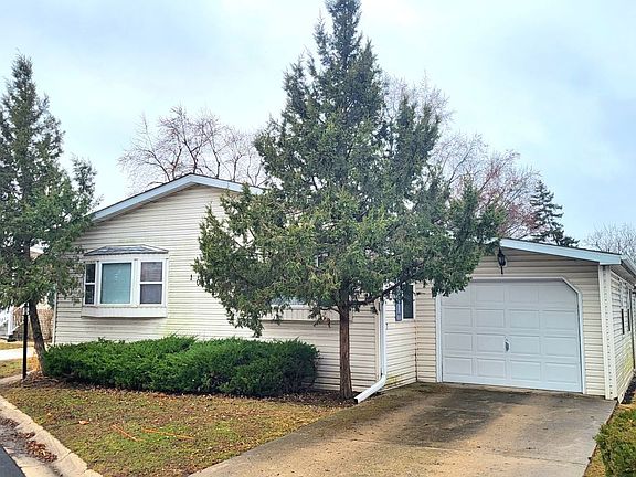 2nd image of 1074 Lakeview Rd #258