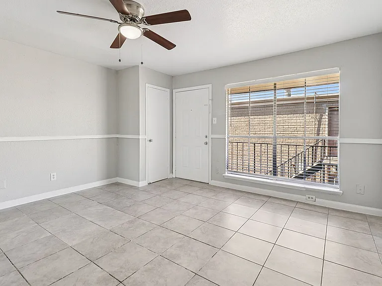 18-web-or-mls-Dumfries Dr Unit 410-S2802-003
