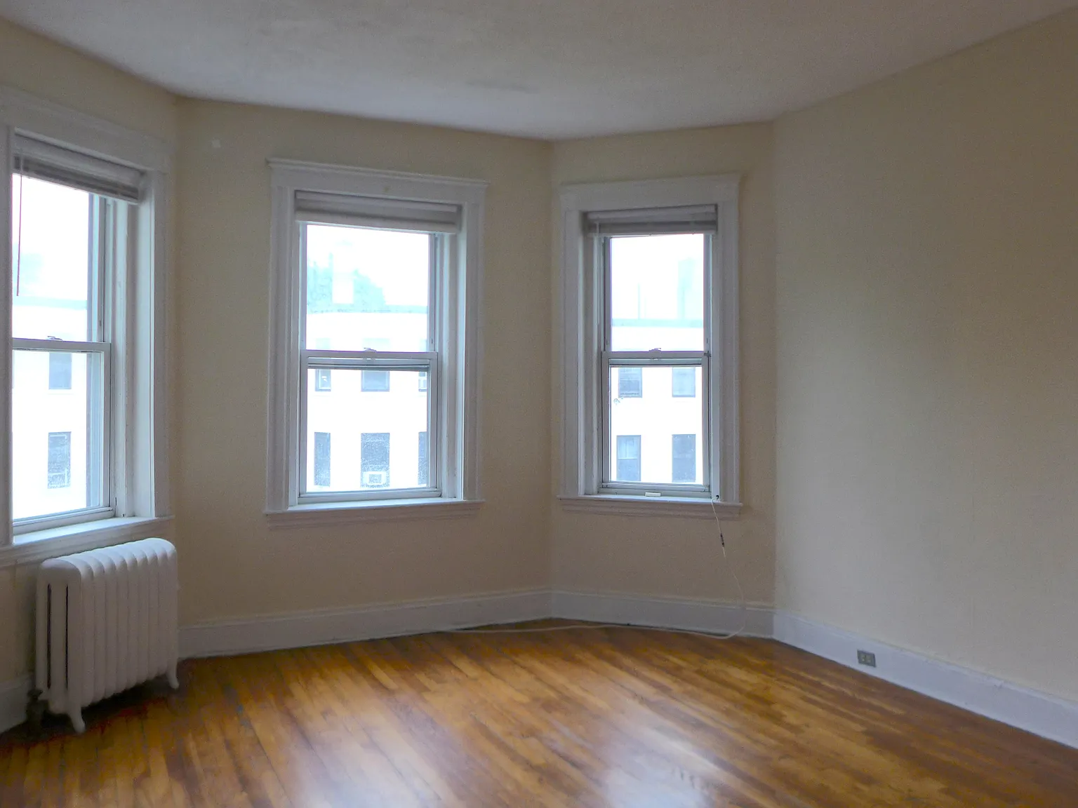 2 bed, 9999 sqft, $2,300 — Photo 1