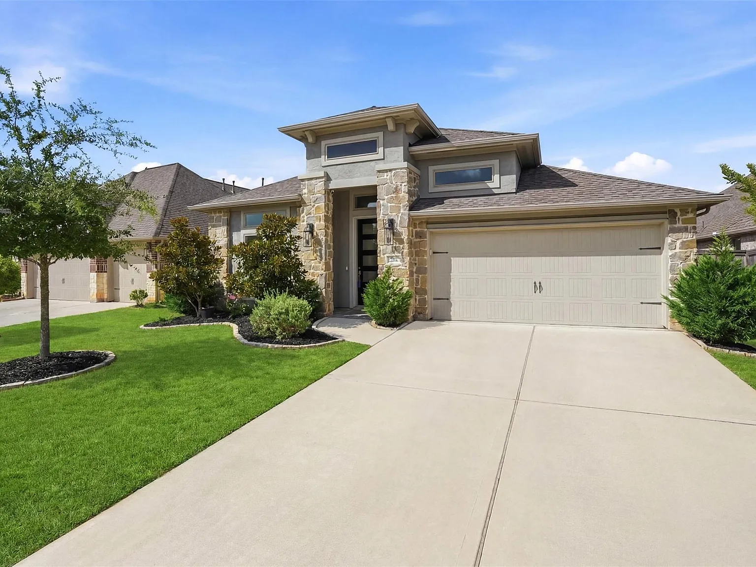 4 bed, 3.0 bath, 2550 sqft, $3,000 — Photo 2